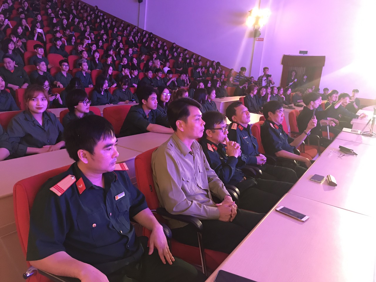 Giao lưu văn nghệ sinh viên Trường Đại học Kinh tế Quốc dân và sinh viên Trường Đại học Công nghiệp Hà Nội