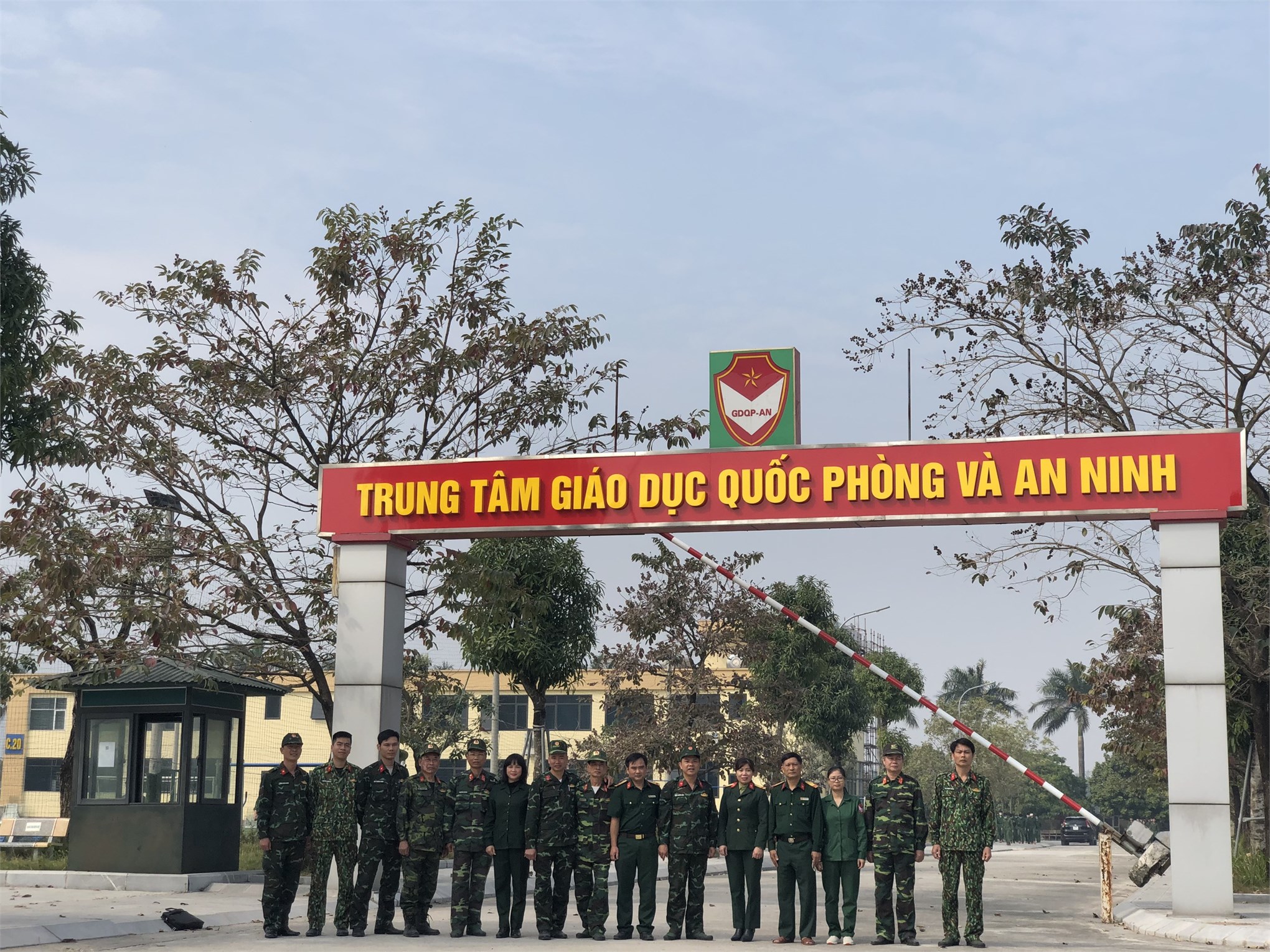 Gặp mặt kỷ niệm 77 năm ngày thành lập Quân đội nhân dân Việt Nam (22/12/1944-22/12/2021), 32 năm ngày hội Quốc phòng toàn dân (22/12/1989-22/12/2021)
