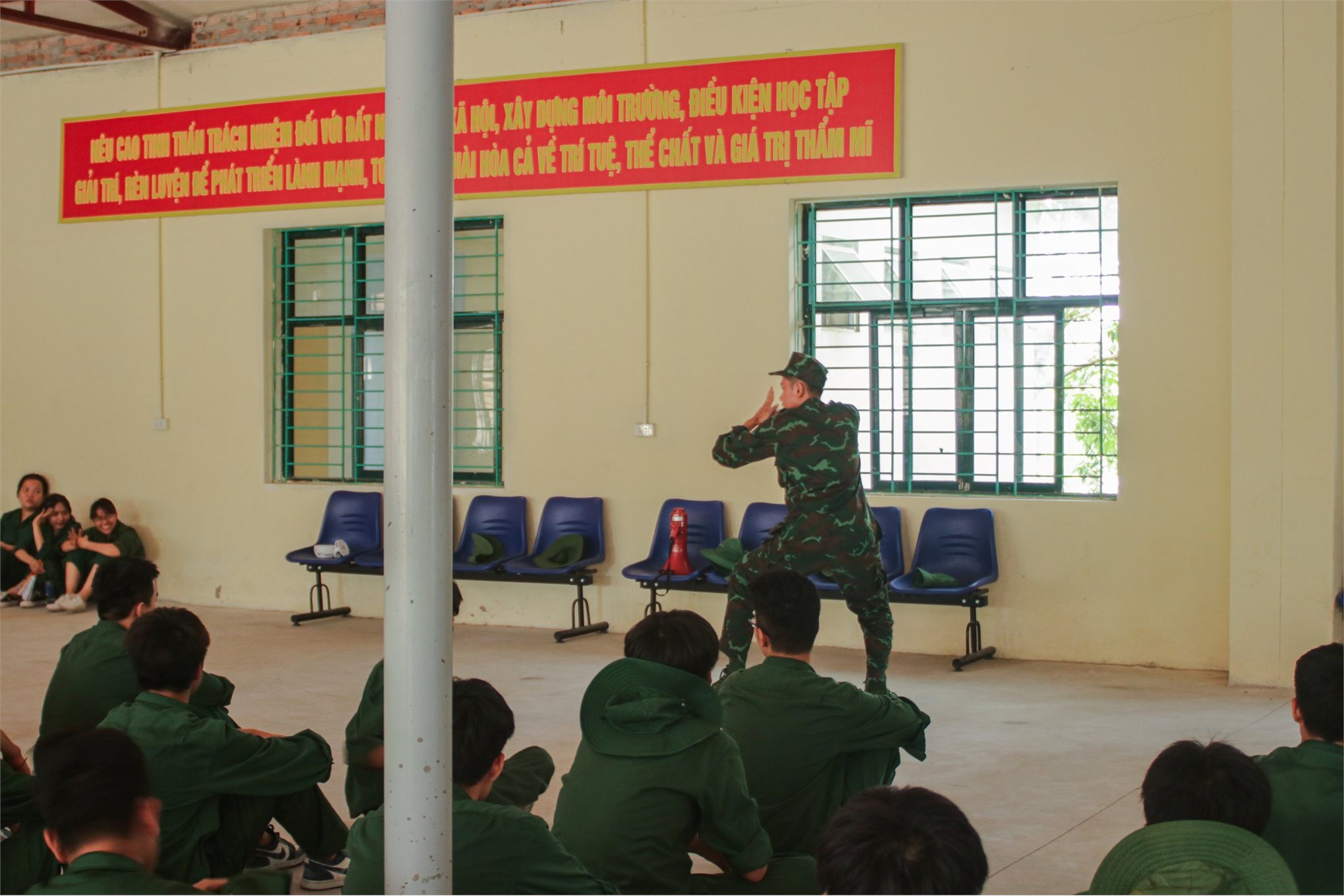 Tăng cường hoạt động ngoại khóa cho học sinh Trung cấp, Trường Cao đẳng Truyền hình học GDQP&AN tại Trung tâm GDQP&AN, Trường Đại học Công nghiệp Hà Nội