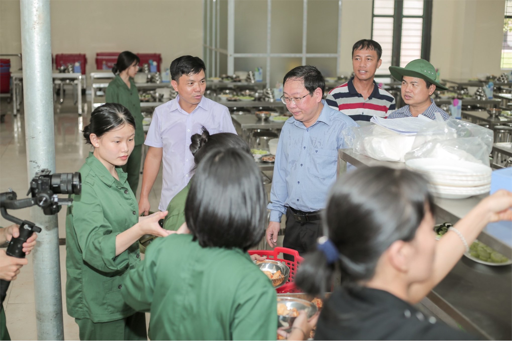 Đoàn Công tác Trường Cao đẳng Truyền hình đến thăm quan, kiểm tra kỳ học quân sự của học sinh-sinh viên Nhà trường tại Trung tâm GDQP&AN, Trường Đại học Công nghiệp Hà Nội