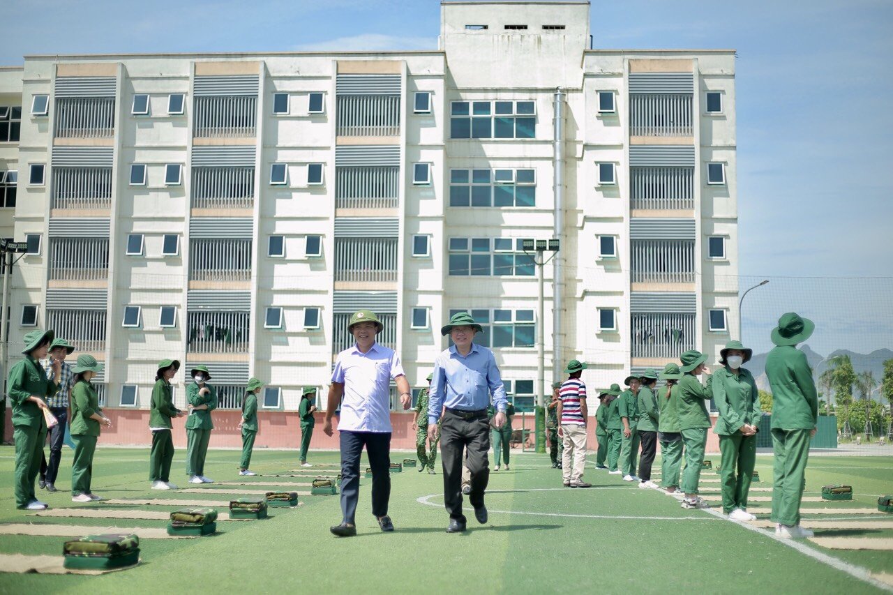 Đoàn Công tác Trường Cao đẳng Truyền hình đến thăm quan, kiểm tra kỳ học quân sự của học sinh-sinh viên Nhà trường tại Trung tâm GDQP&AN, Trường Đại học Công nghiệp Hà Nội