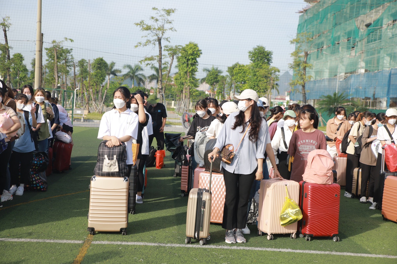 Sinh viên Trường Đại học Hoa Lư nhập học GDQP&AN tại Trung tâm