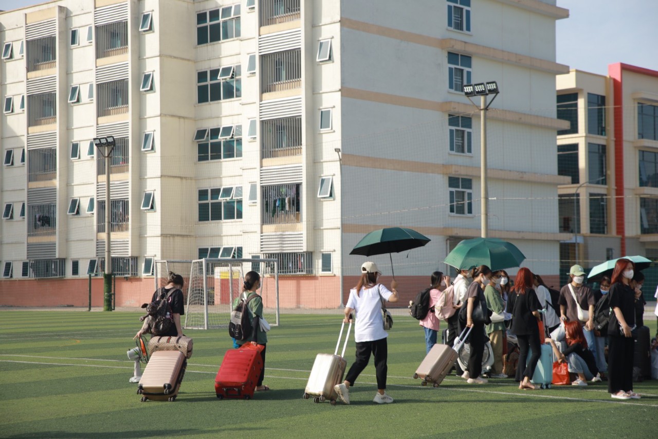 Sinh viên Trường Đại học Hoa Lư nhập học GDQP&AN tại Trung tâm