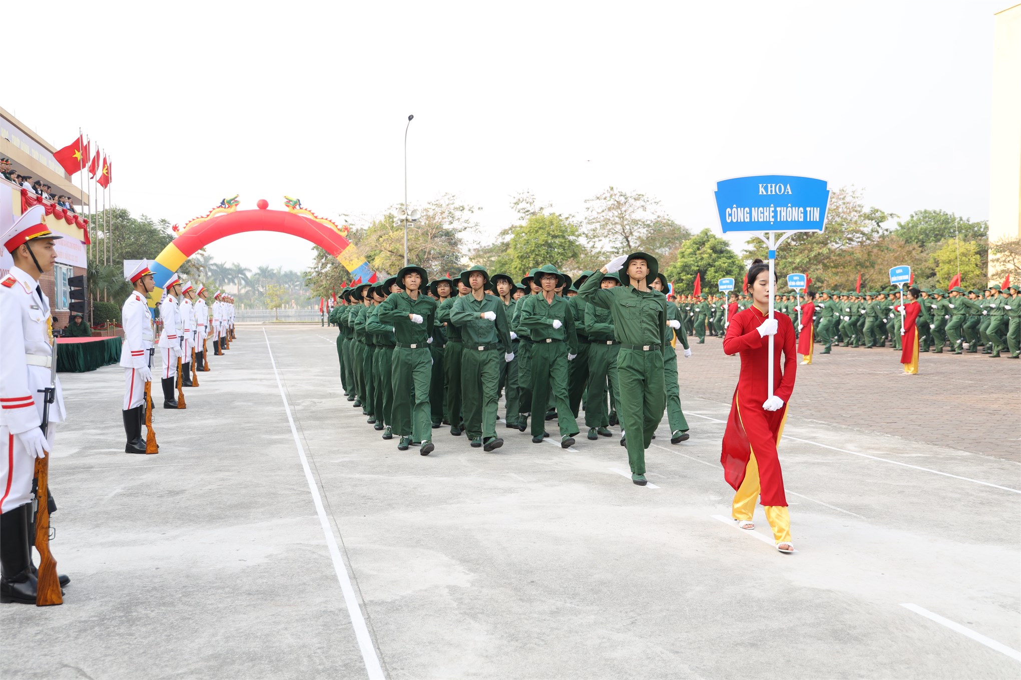 Chương trình diễu hành, duyệt đội ngũ chào mừng khai giảng năm học 2022-2023