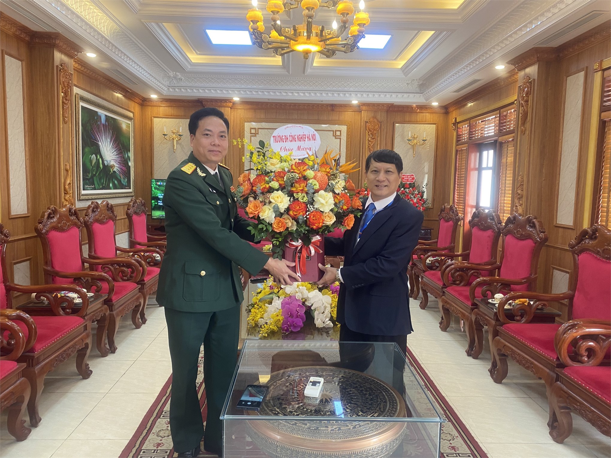 Trung tâm GDQP&AN tổ chức các hoạt động chào mừng 76 năm ngày thành lập Quân đội nhân dân Việt Nam và 34 năm Ngày hội quốc phòng toàn dân