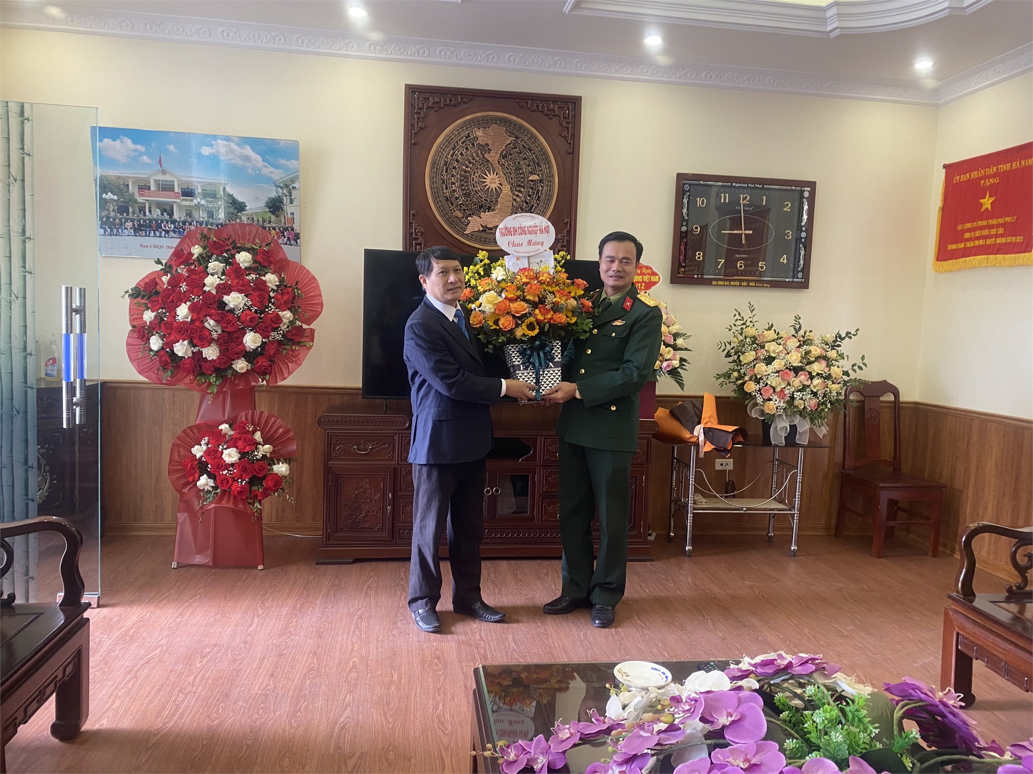 Trung tâm GDQP&AN tổ chức các hoạt động chào mừng 76 năm ngày thành lập Quân đội nhân dân Việt Nam và 34 năm Ngày hội quốc phòng toàn dân