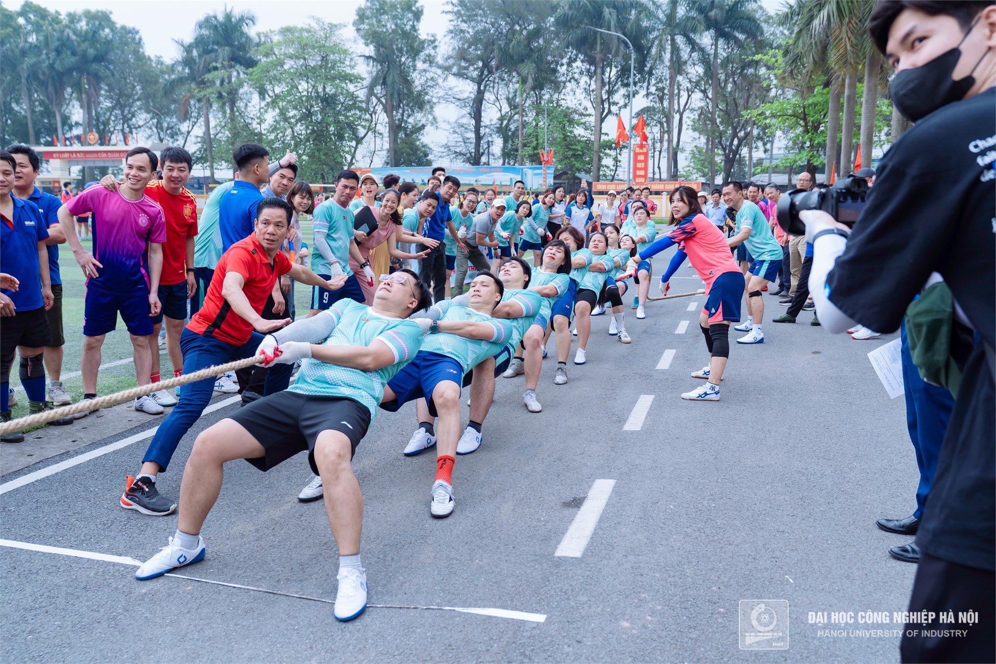 Trung tâm Giáo dục quốc phòng và an ninh đạt giải Ba tại Hội thao thể dục thể thao viên chức, người lao động HaUI 2025