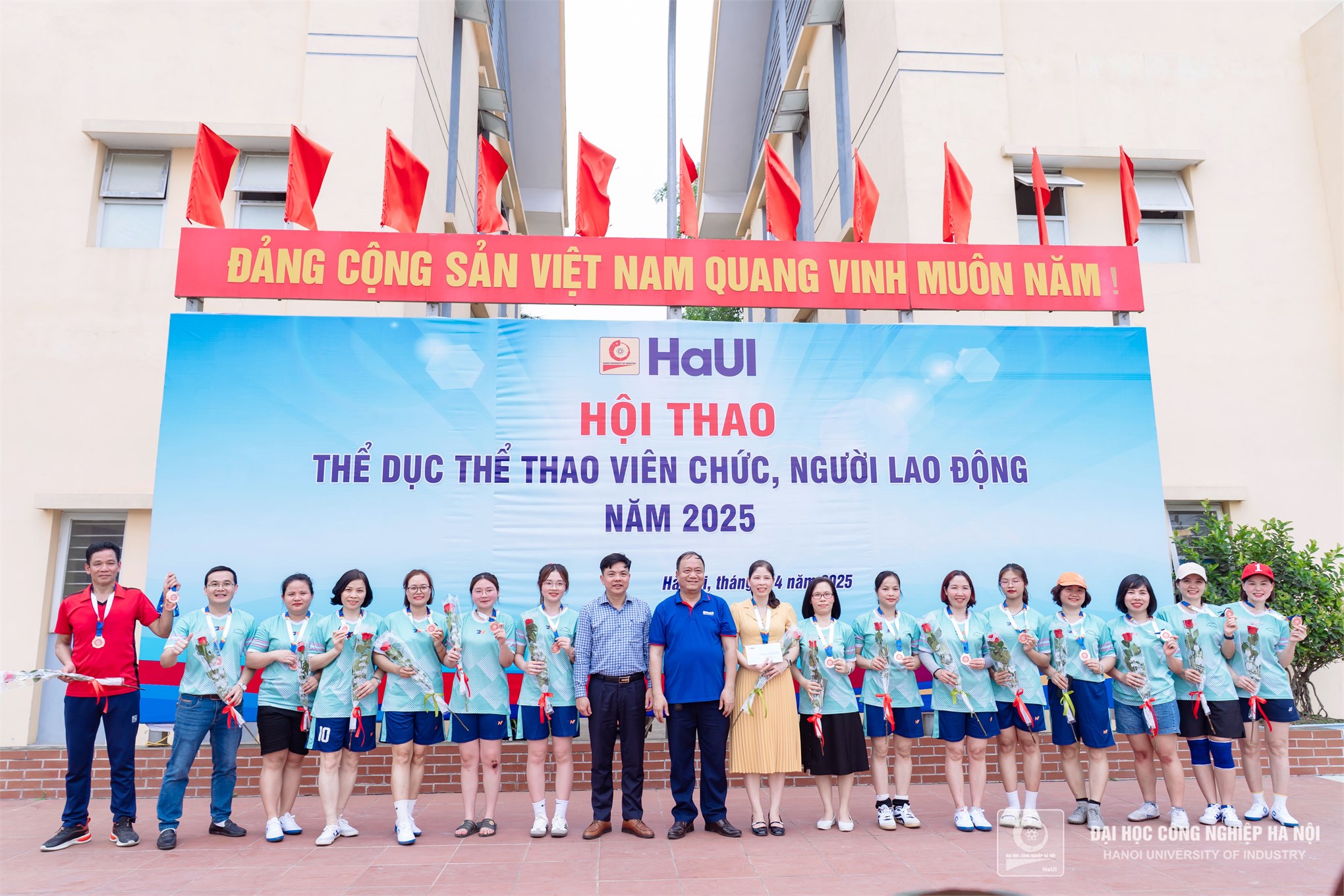 Trung tâm Giáo dục quốc phòng và an ninh đạt giải Ba tại Hội thao thể dục thể thao viên chức, người lao động HaUI 2025