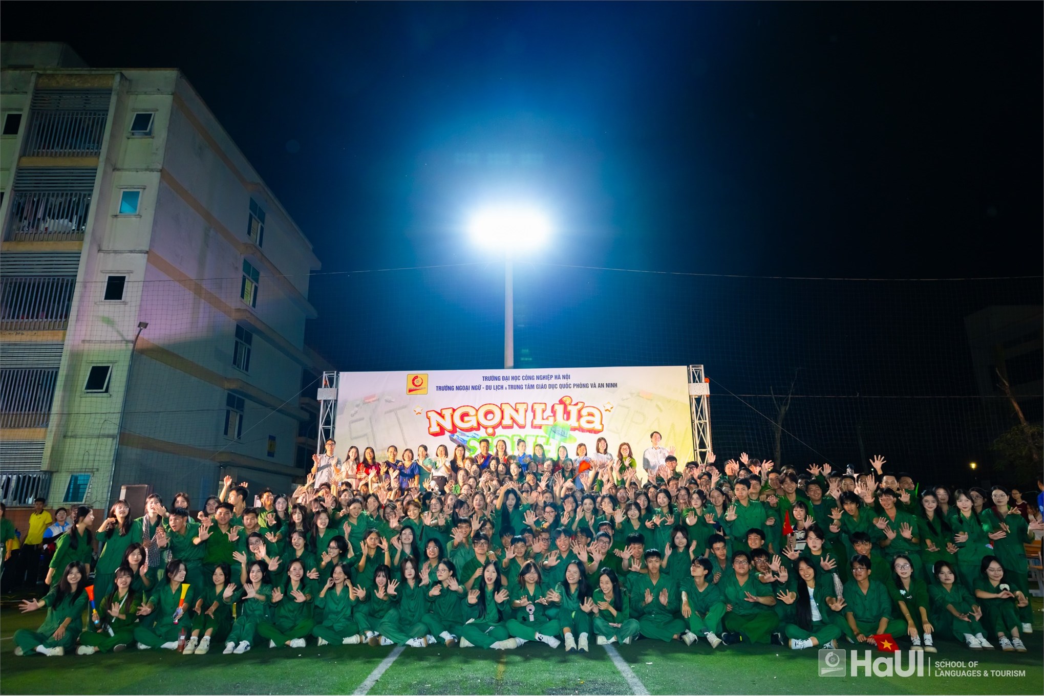 Ngọn lửa xanh 2025