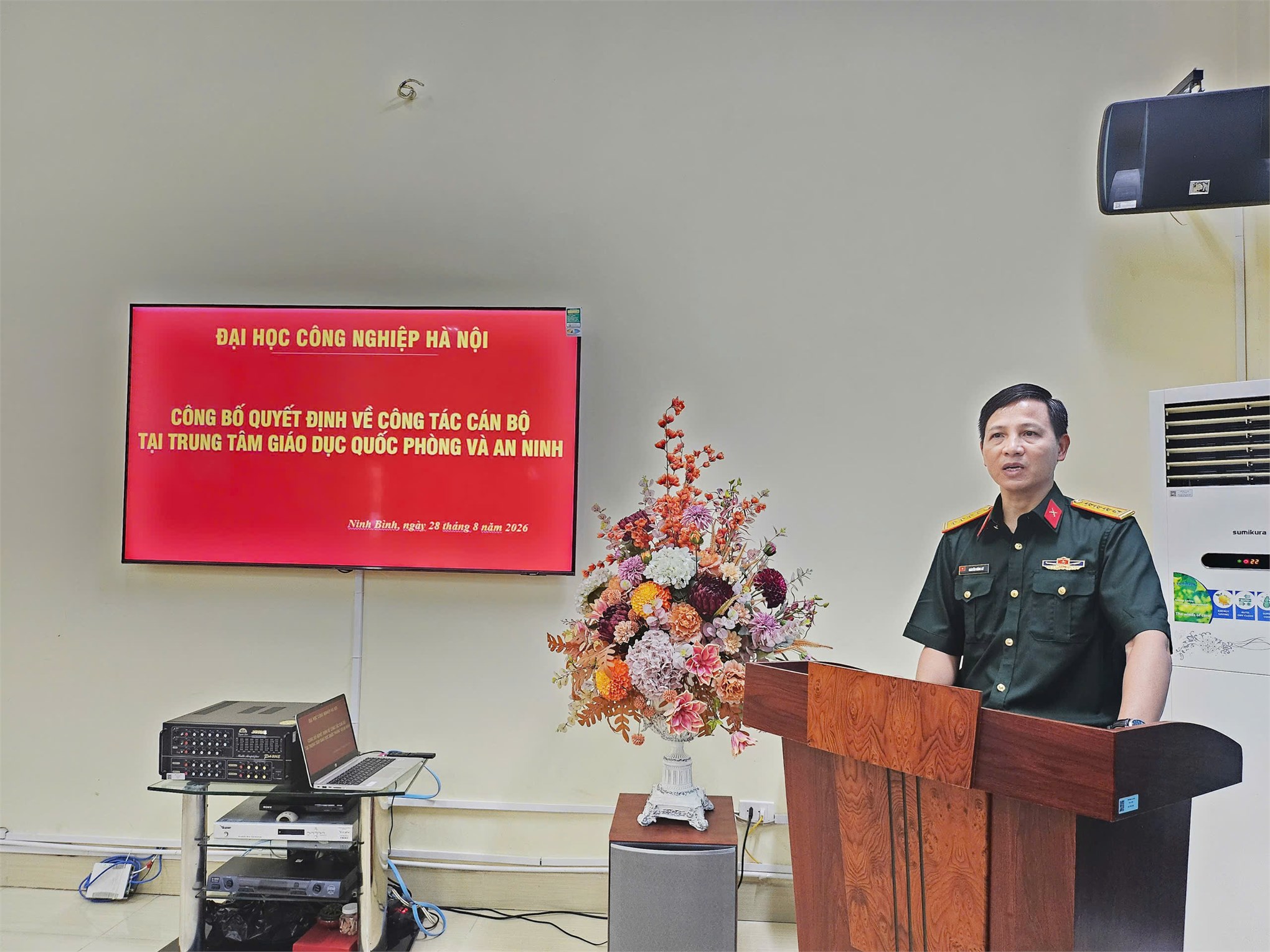 ĐẠI HỌC CÔNG NGHIỆP HÀ NỘI CÔNG BỐ QUYẾT ĐỊNH VỀ CÔNG TÁC CÁN BỘ TẠI TRUNG TÂM GDQP&AN