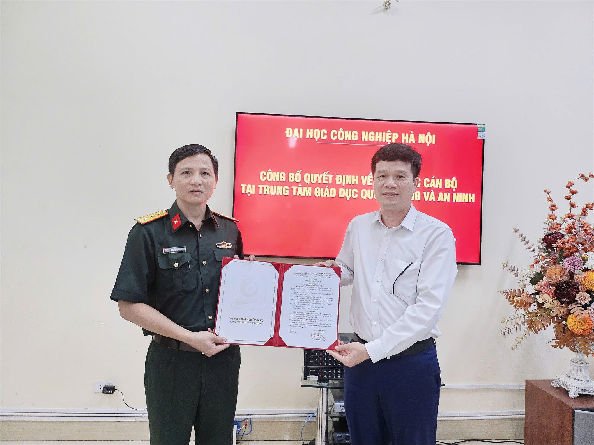 ĐẠI HỌC CÔNG NGHIỆP HÀ NỘI CÔNG BỐ QUYẾT ĐỊNH VỀ CÔNG TÁC CÁN BỘ TẠI TRUNG TÂM GDQP&AN