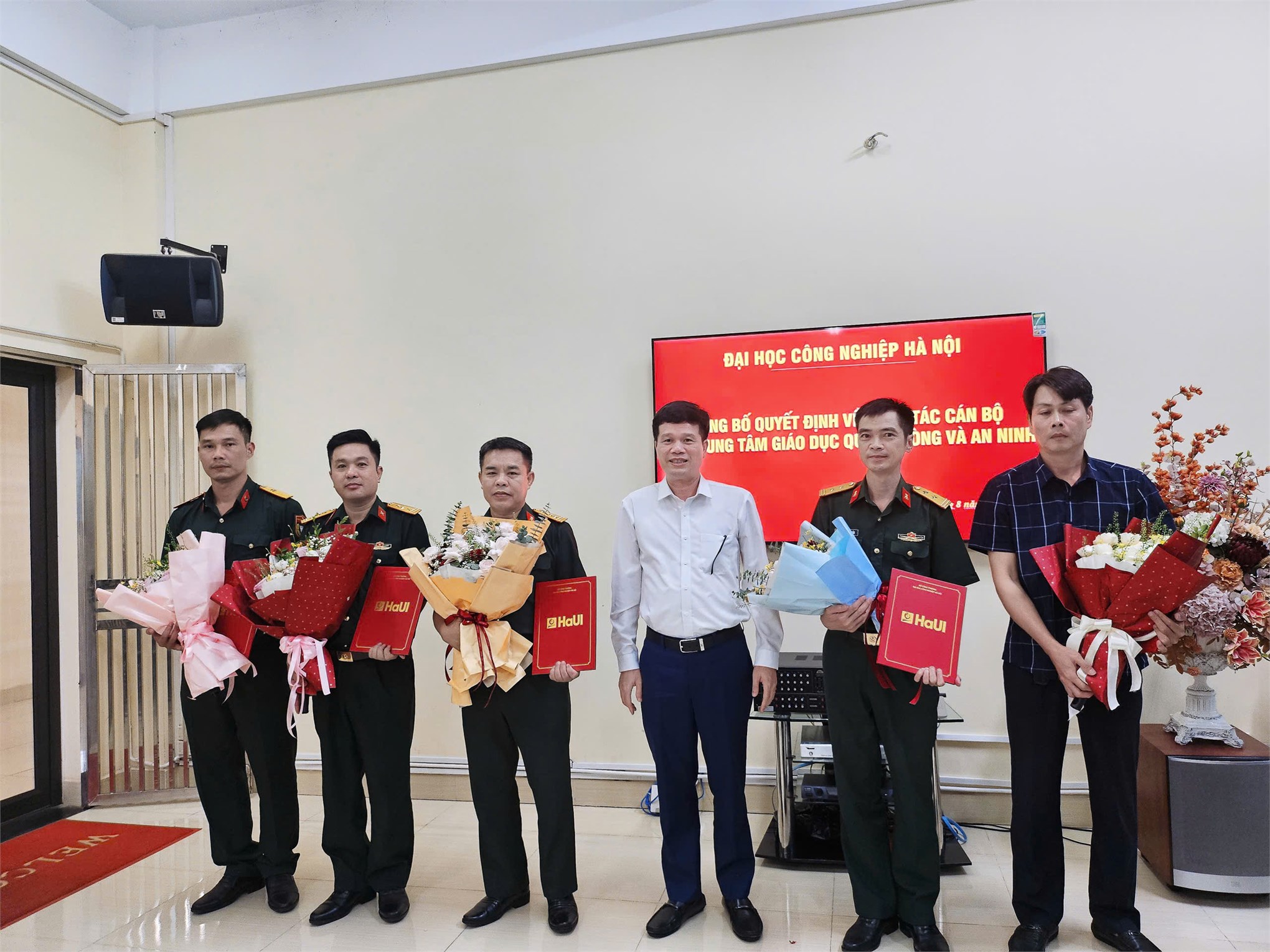 ĐẠI HỌC CÔNG NGHIỆP HÀ NỘI CÔNG BỐ QUYẾT ĐỊNH VỀ CÔNG TÁC CÁN BỘ TẠI TRUNG TÂM GDQP&AN