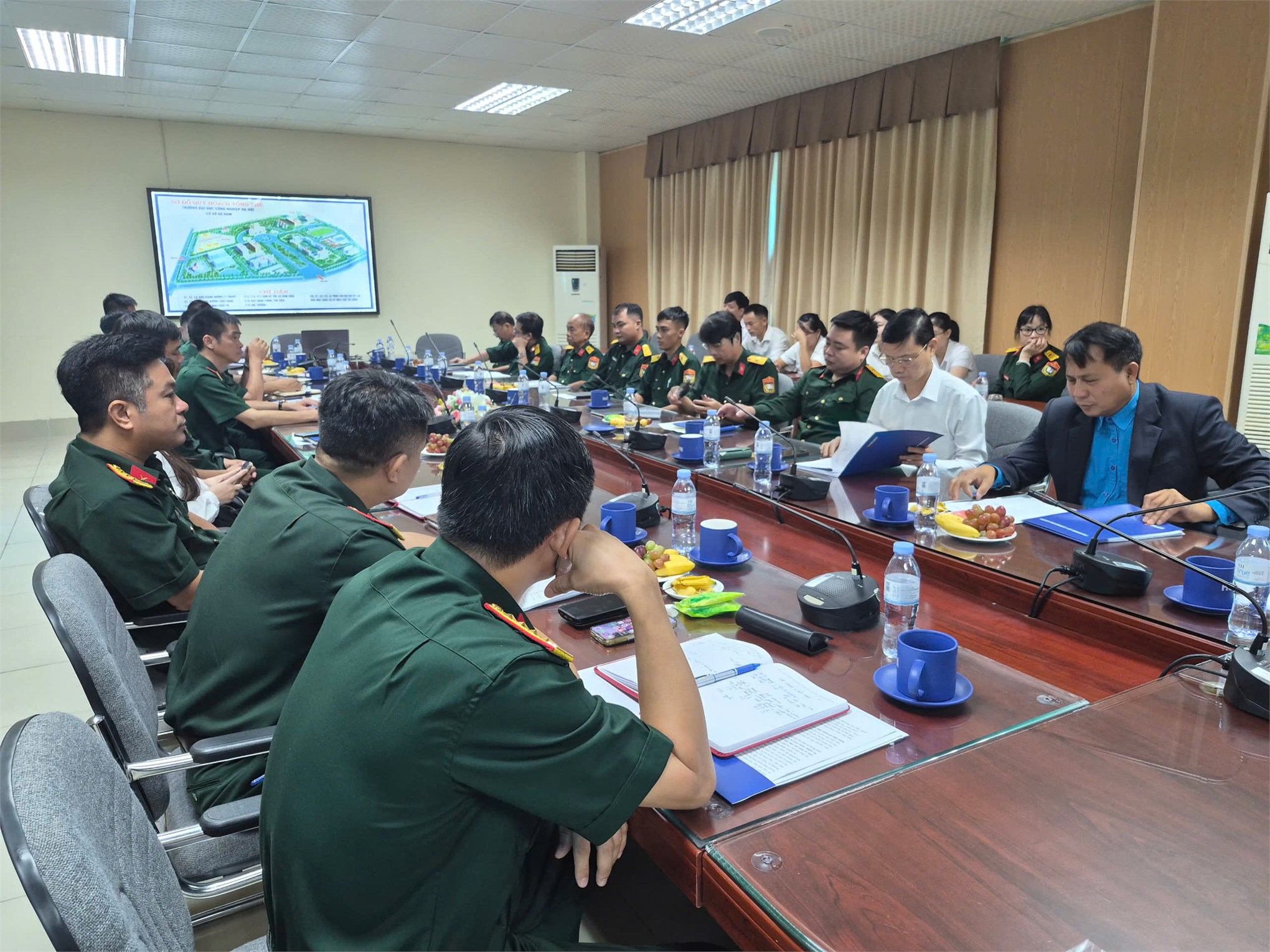 Trung tâm Giáo dục Quốc phòng và An ninh tổ chức thành công Hội nghị viên chức, người lao động năm học 2026 - 2027