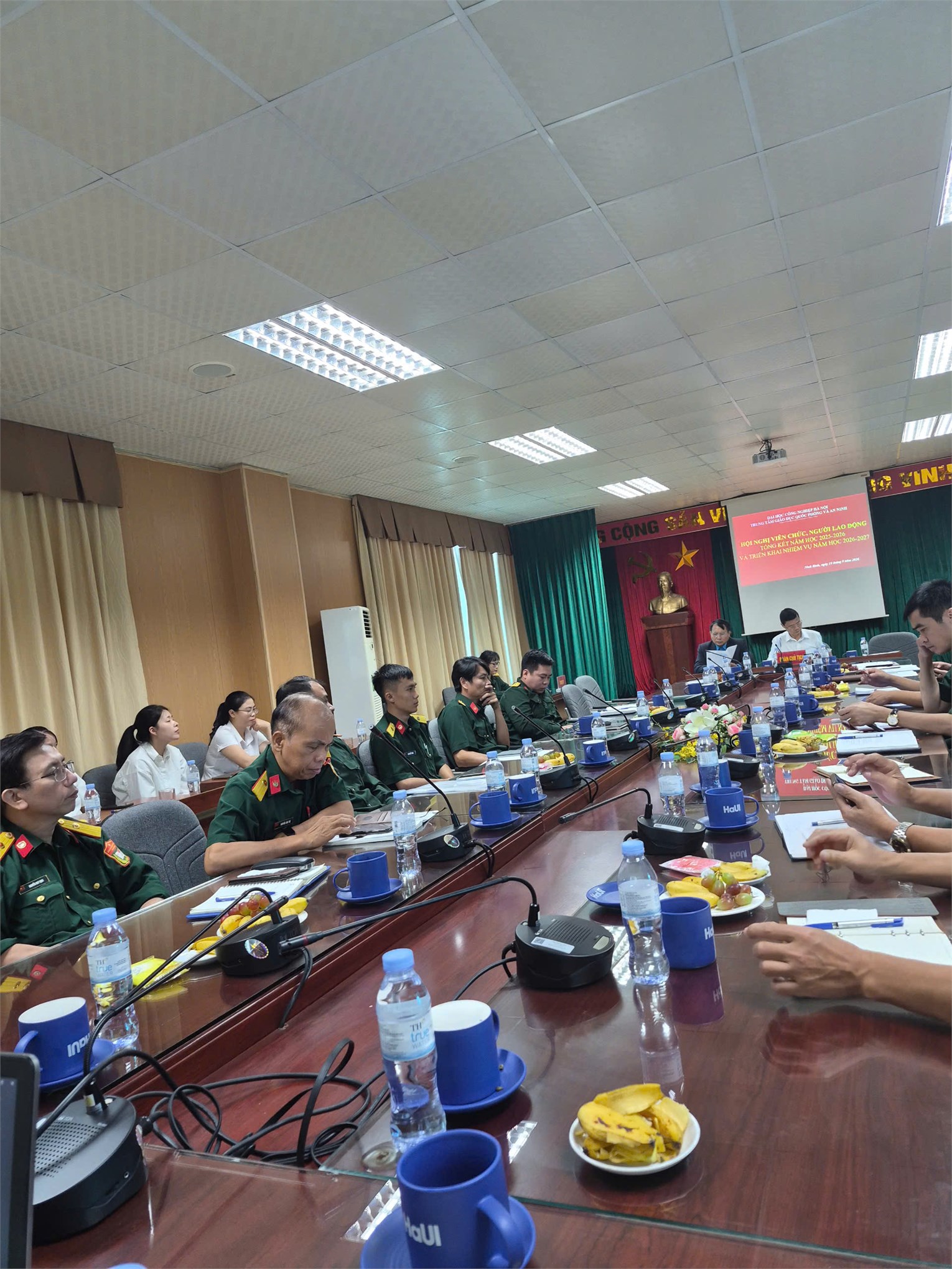 Trung tâm Giáo dục Quốc phòng và An ninh tổ chức thành công Hội nghị viên chức, người lao động năm học 2026 - 2027