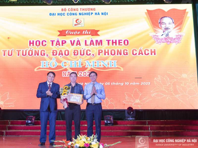 Chi bộ đạt giải nhất Cuộc thi Học tập và làm theo tư tưởng, đạo đức, phong cách Hồ Chí Minh năm 2023.
